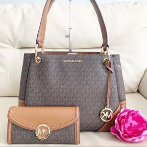 NWT Michael Kors Nicole Tote And Wallet Set